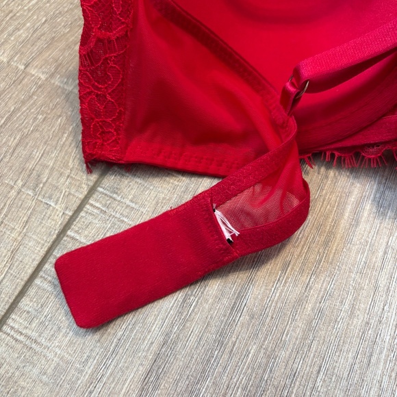 PINK Victoria Secret Red Lace Bra - Picture 7 of 7